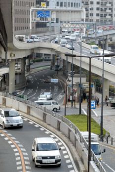 A Highway System That Ever Exacts Toll | The Japan Times