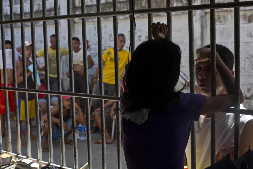 Philippine Prisoners Return To Jail After Mass Escape During Typhoon ...