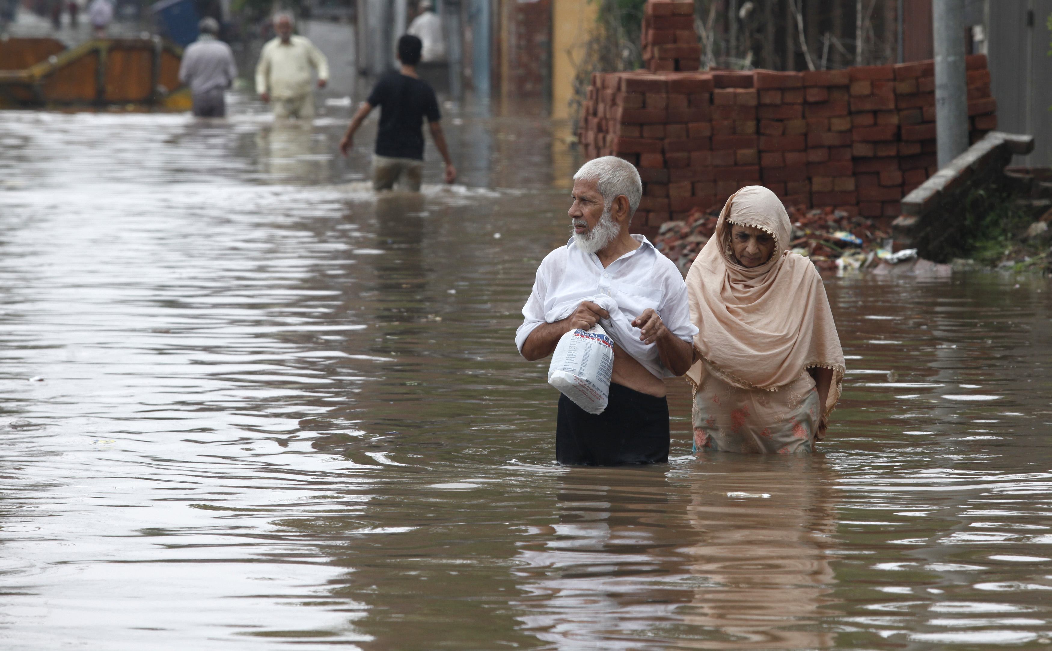 Worst Flooding In 50 Years In Indian Kashmir's Srinagar Leaves 120 Dead ...