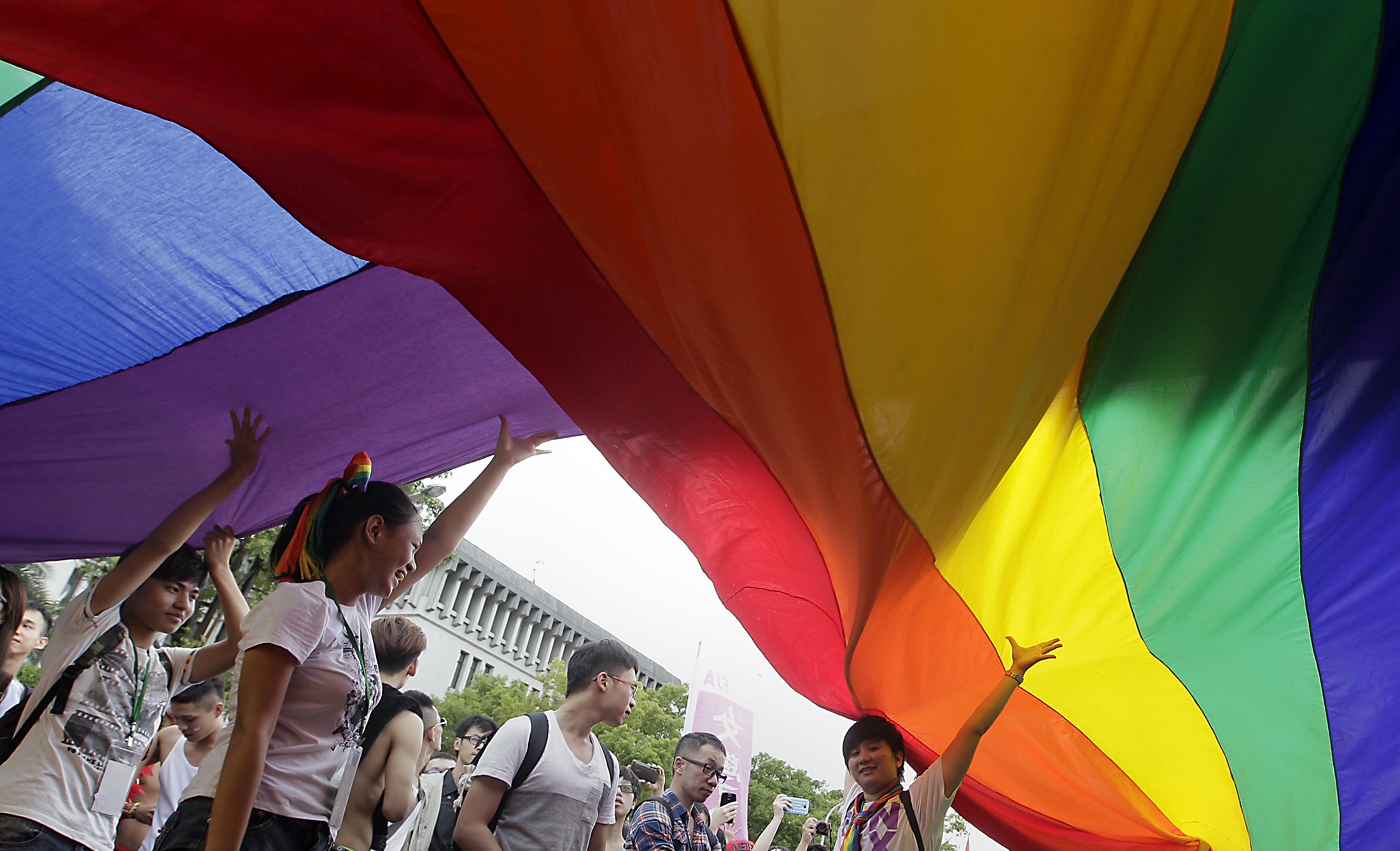 Tens Of Thousands In Taiwan Join Asias Largest Gay Rights Parade To