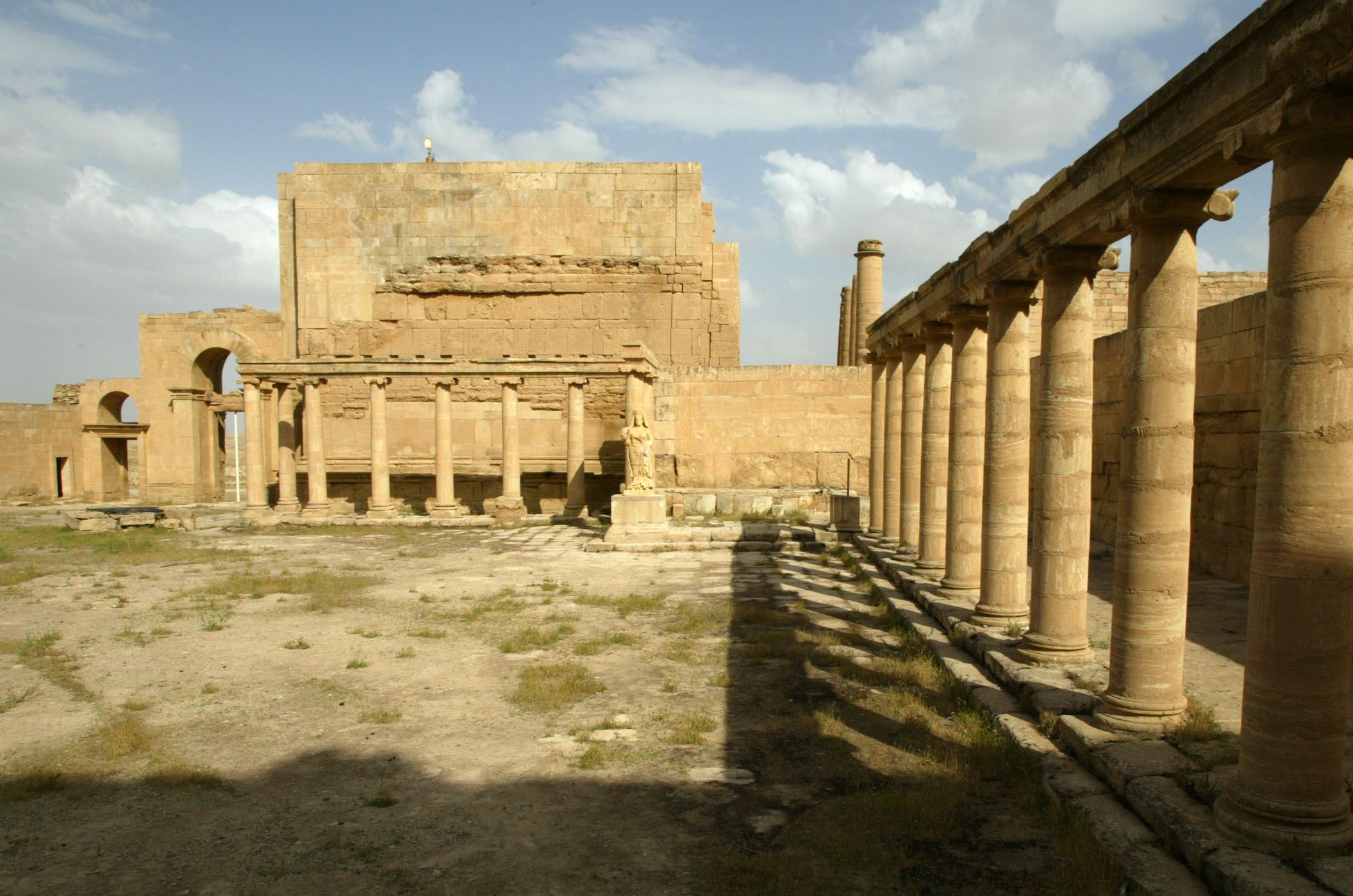 islamic-state-destroying-another-ancient-archaeological-site-in-iraq