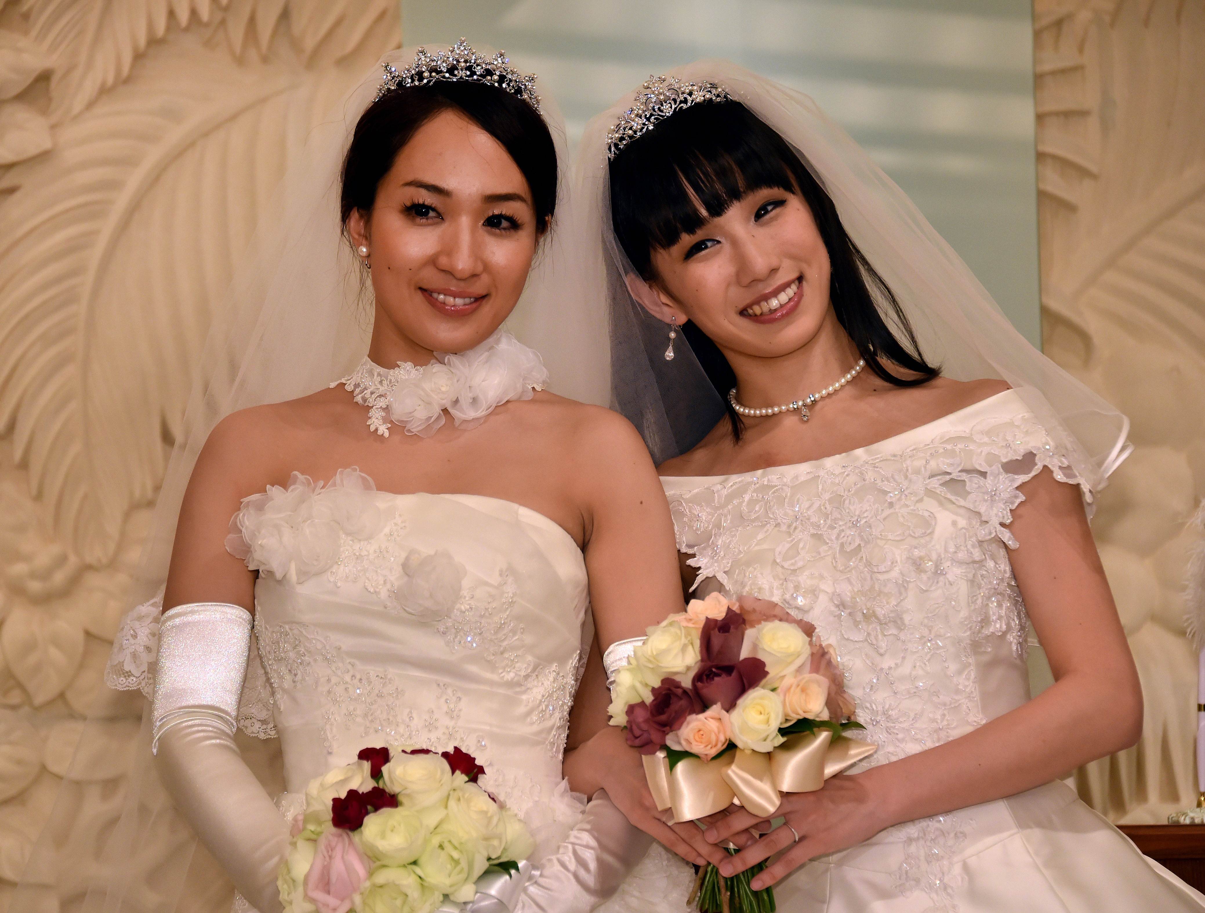 Lesbian Couple Wed Amid Calls To Legalize Samesex Marriage The