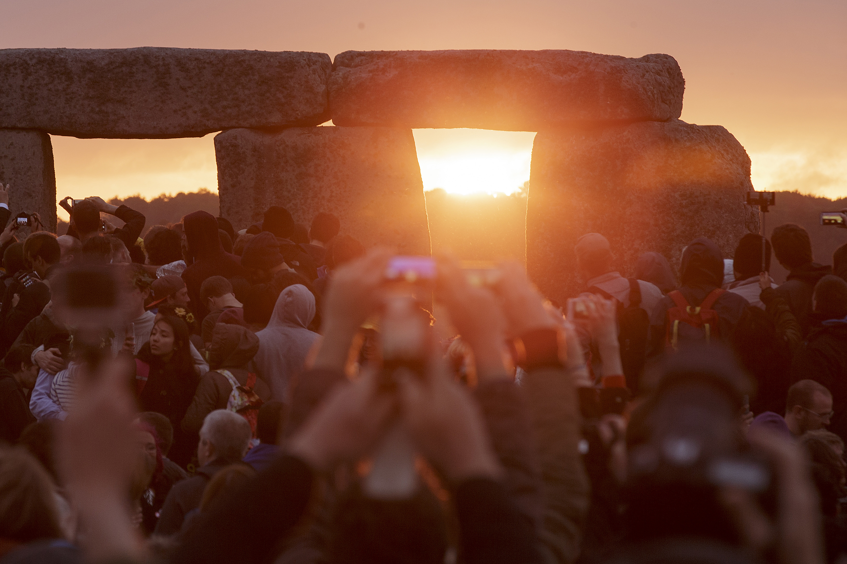 Thousands mark summer solstice at Britain's Stonehenge The Japan Times