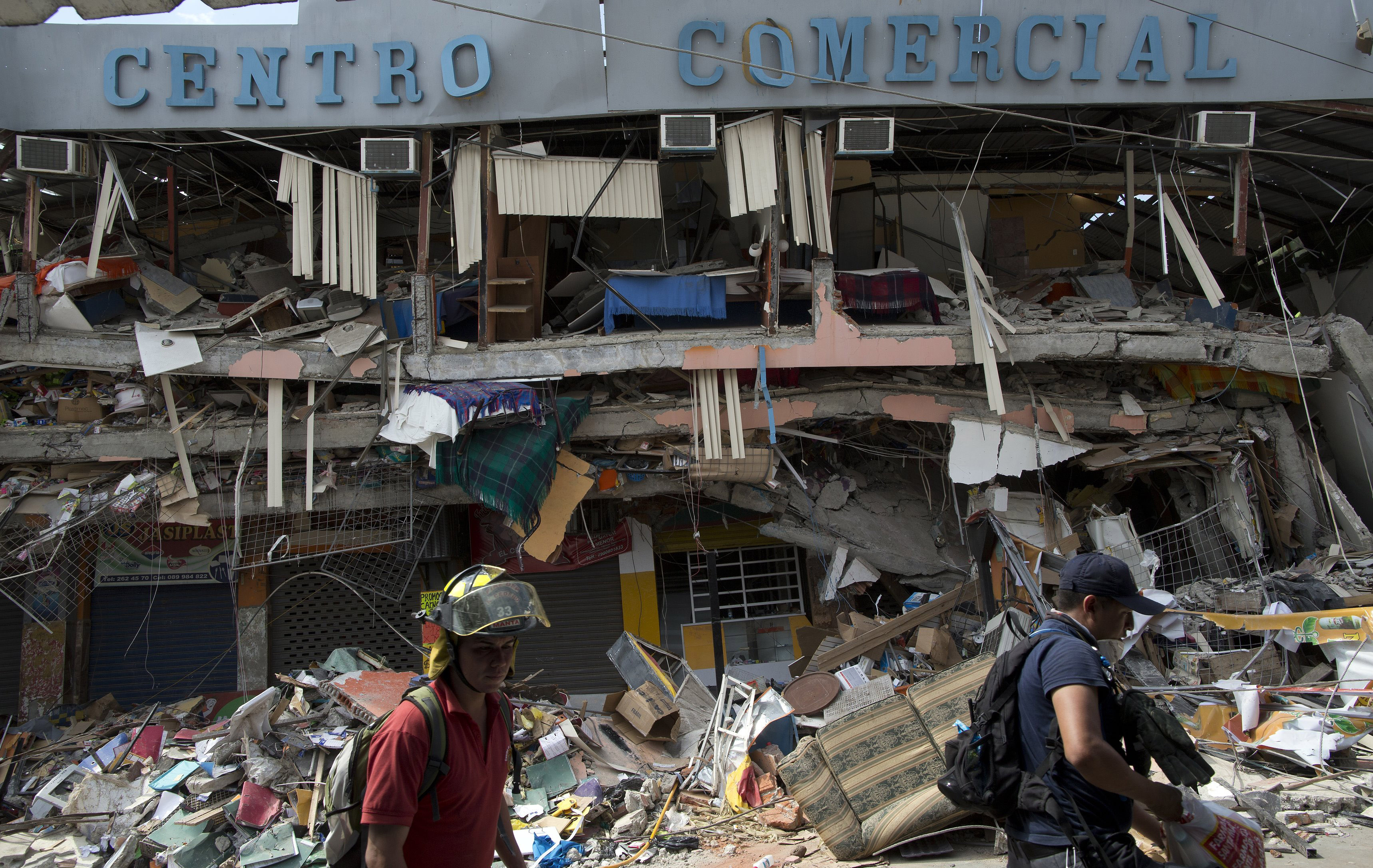 Dramatic rescue amid rubble gives Ecuador hope more quake survivors