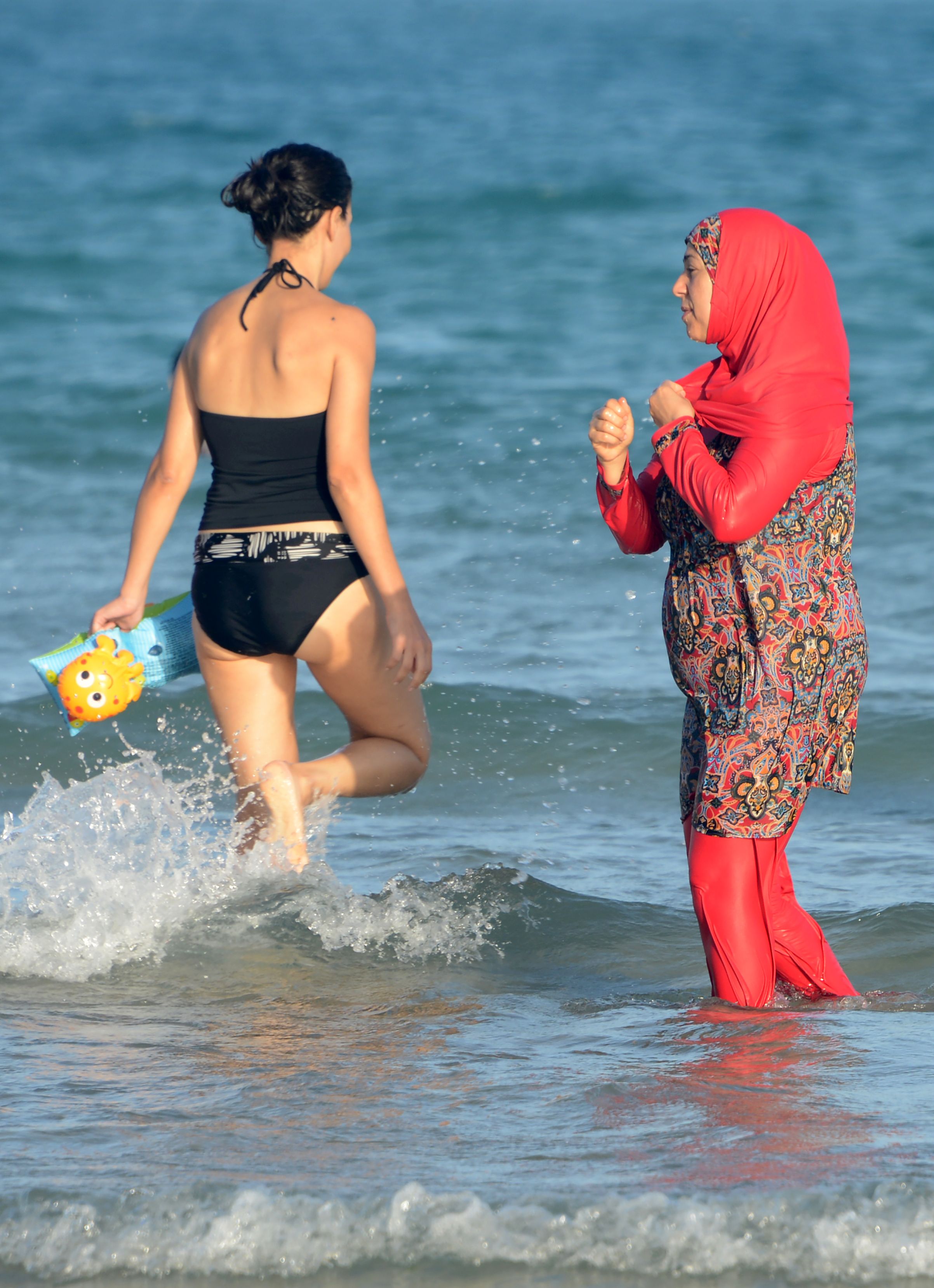 In Ruling Expected To Set Precedent Top French Court Suspends Ban On Burkini Swimsuits The 5266