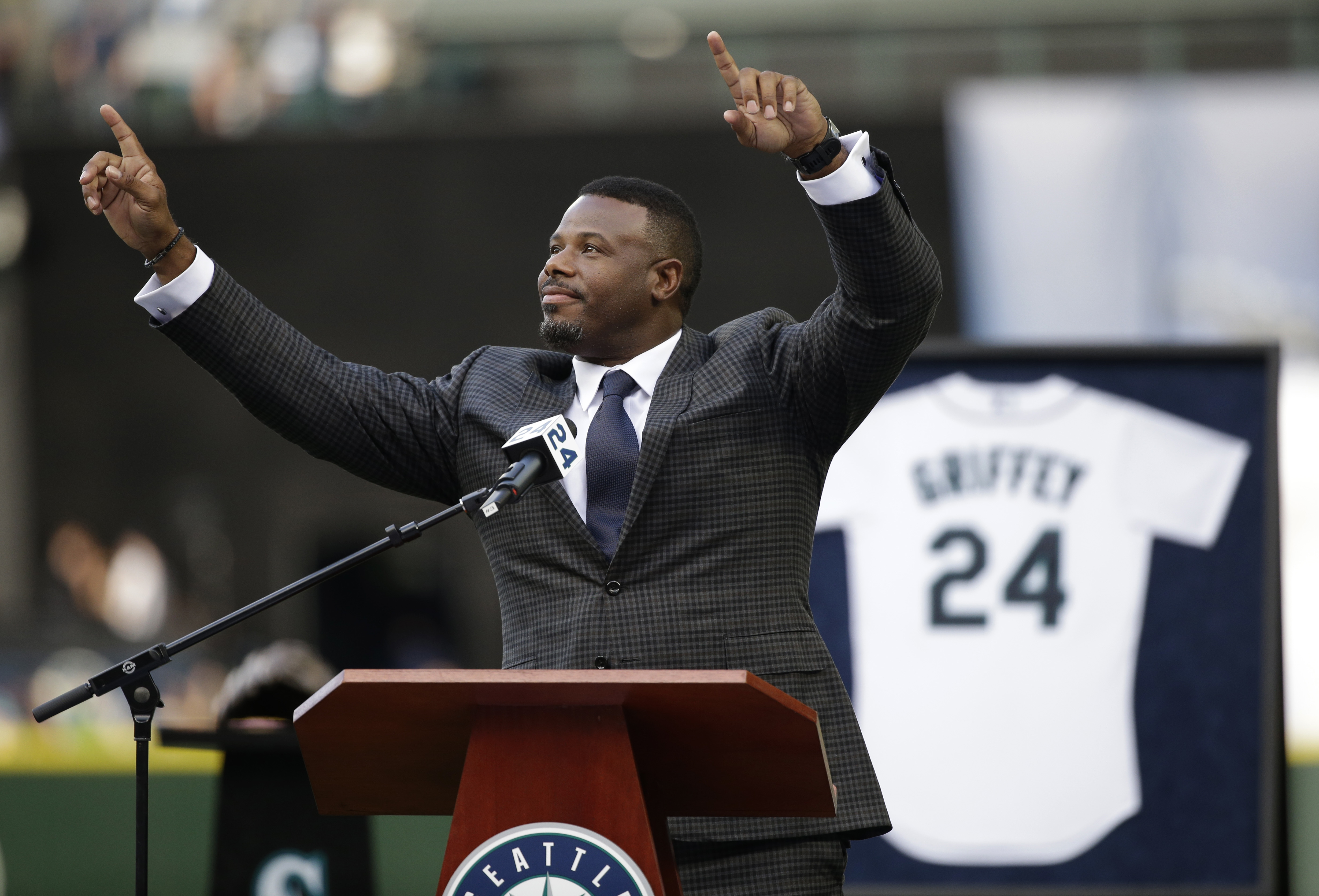 Griffey Jersey Retirement Ceremony Filled With Emotional Outpouring ...