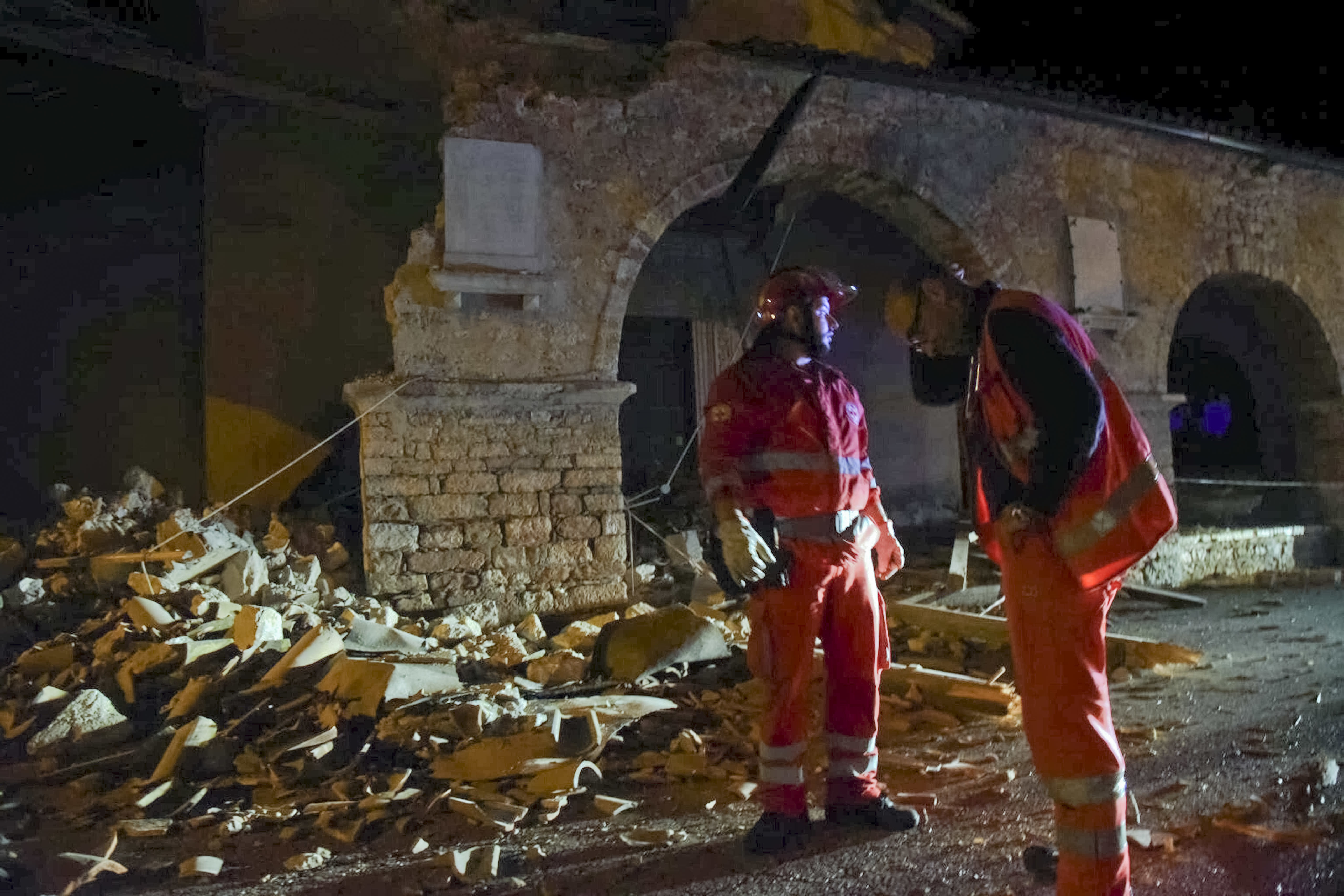 Structures fall as magnitude 6.1 and 5.5 aftershocks rock Italian