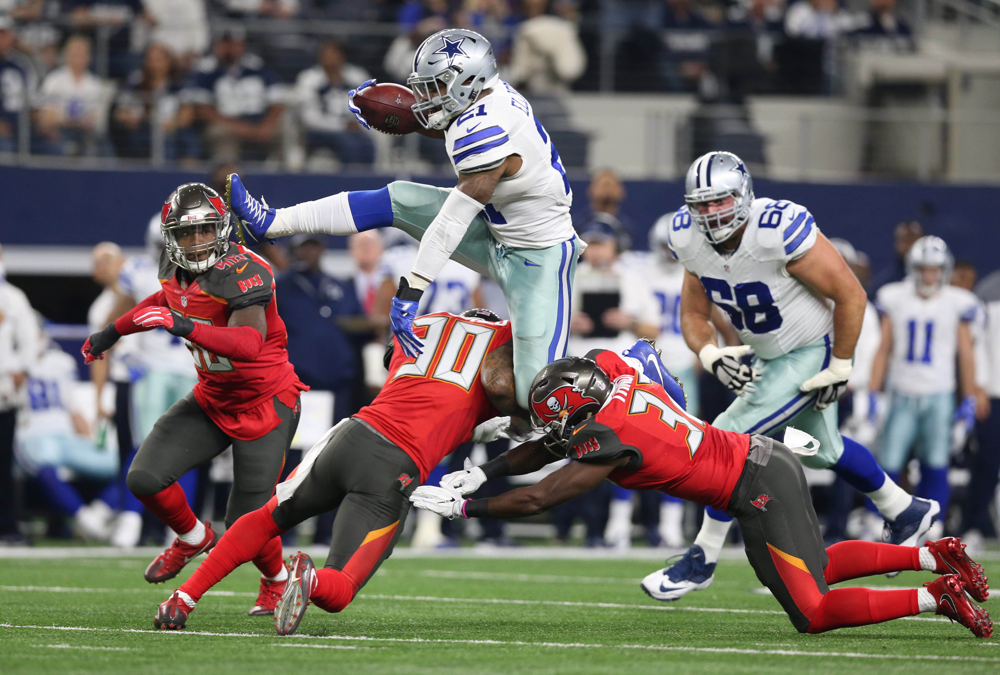 Elliott Puts Cowboys In Festive Mood In Win Against Bucs | The Japan Times