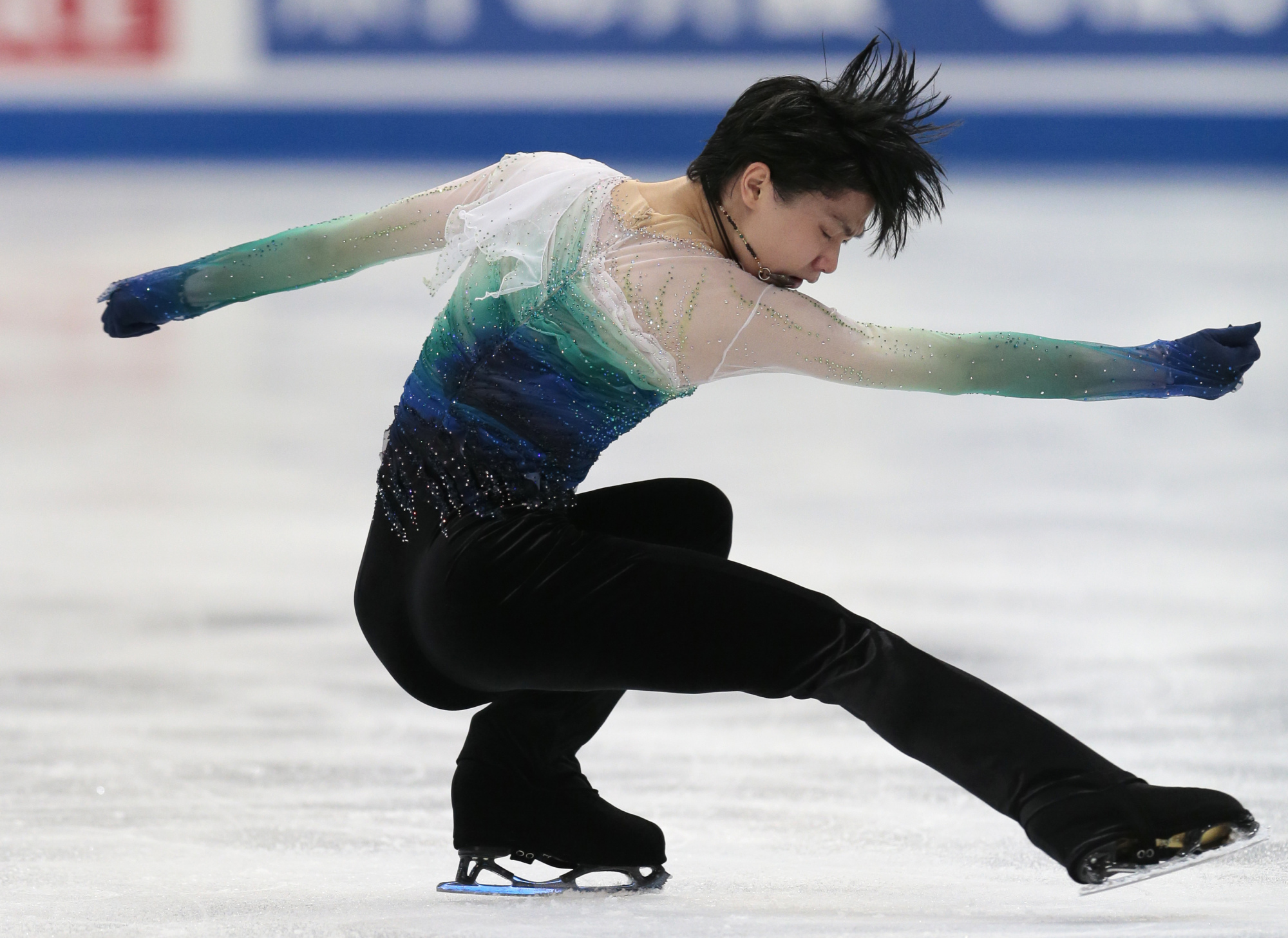 Hanyu claims second career gold at worlds with spectacular comeback
