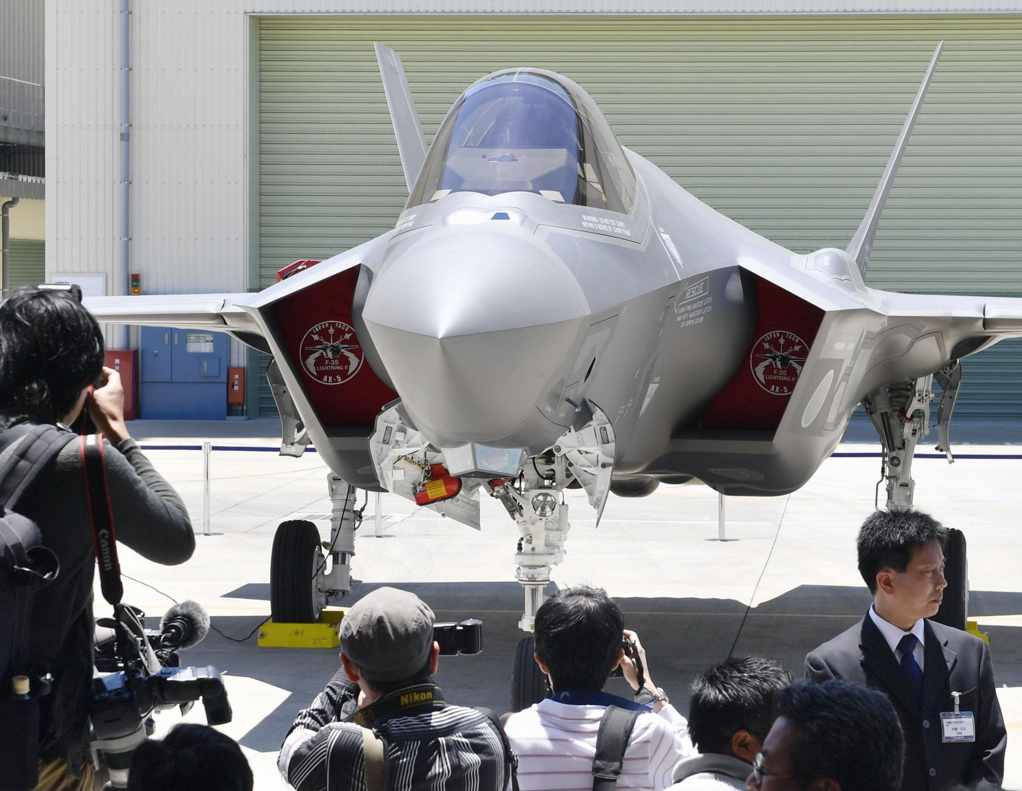 Mitsubishi Heavy Unveils First F 35 Stealth Fighter Assembled In Japan