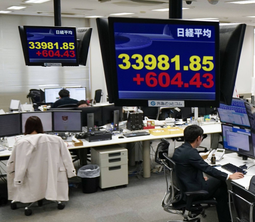 Nikkei 225 30 yılın en yüksek noktasına ulaştı