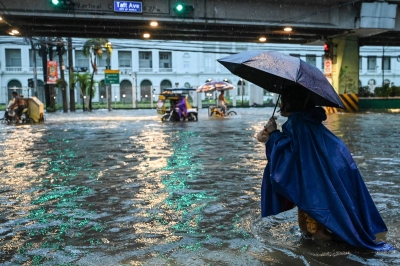 Deadly Typhoon Gaemi floods Philippines, shuts Taiwan