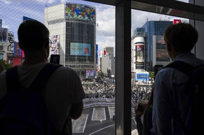 Japanese population falls by record 861,237
