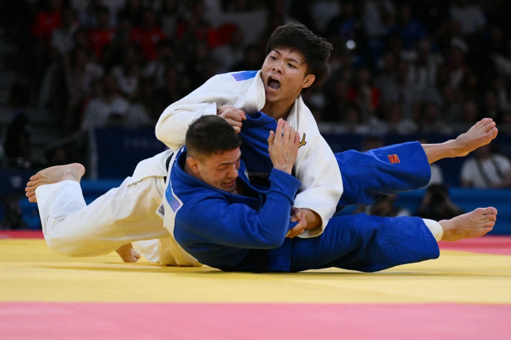 Japan’s Hifumi Abe defends Olympic title after sister falls early