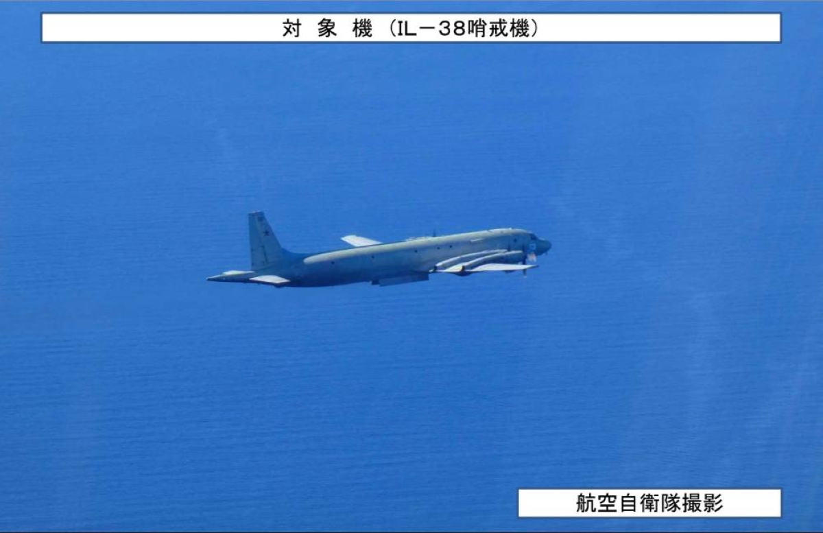 ロシア軍勇気が領空に入ると日本の戦闘機がフレア打ち上げ