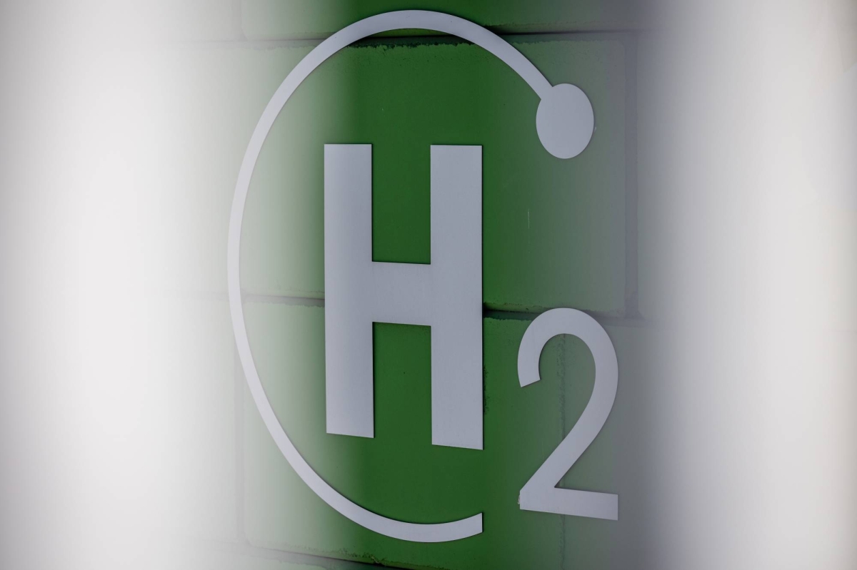 Green hydrogen hype fades as high costs force project retreat