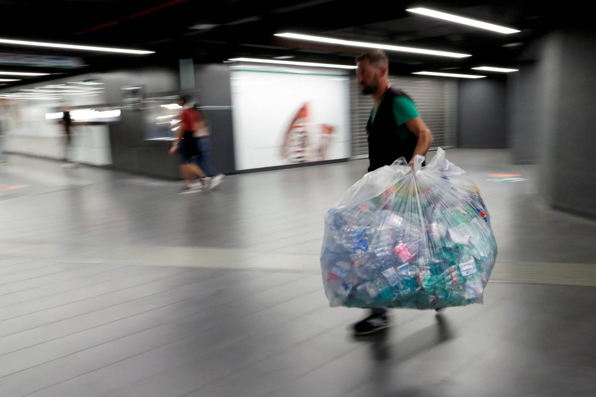 Over 100 countries back plastic treaty caps as talks reach fierce finish