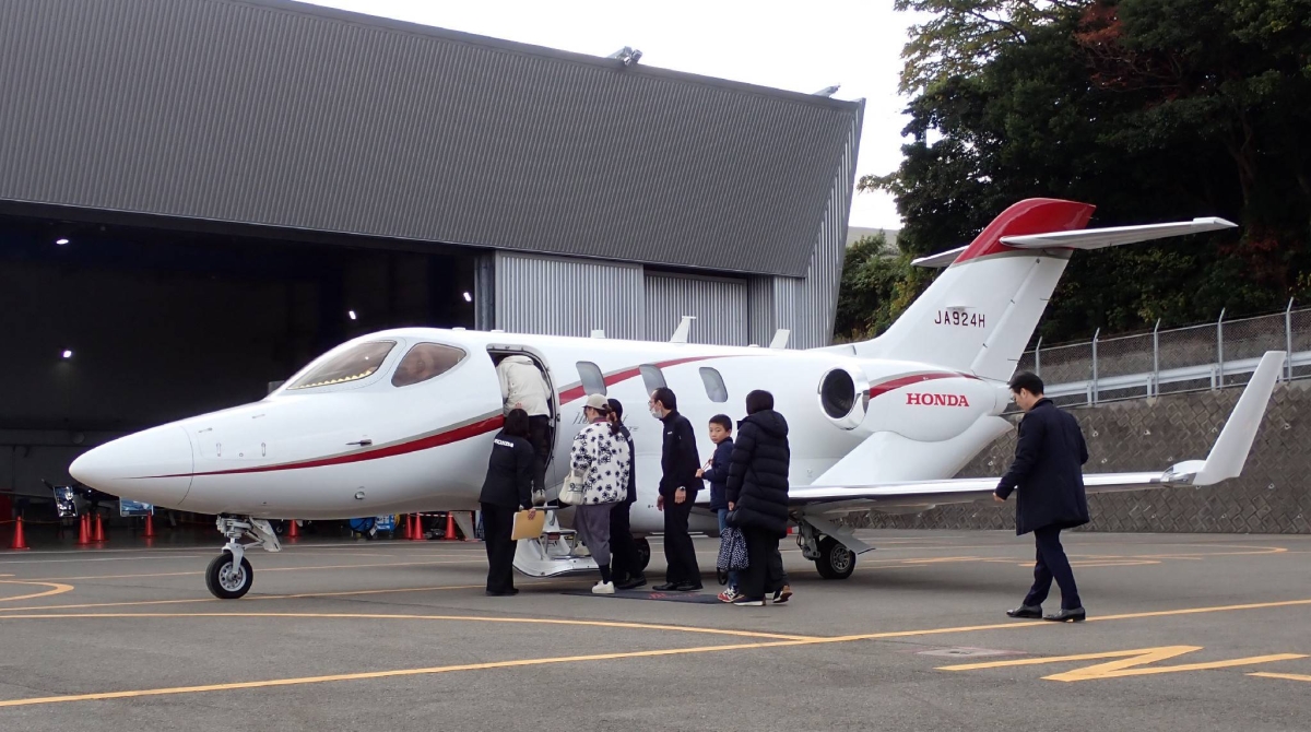 HondaJet flies with shareholders aboard