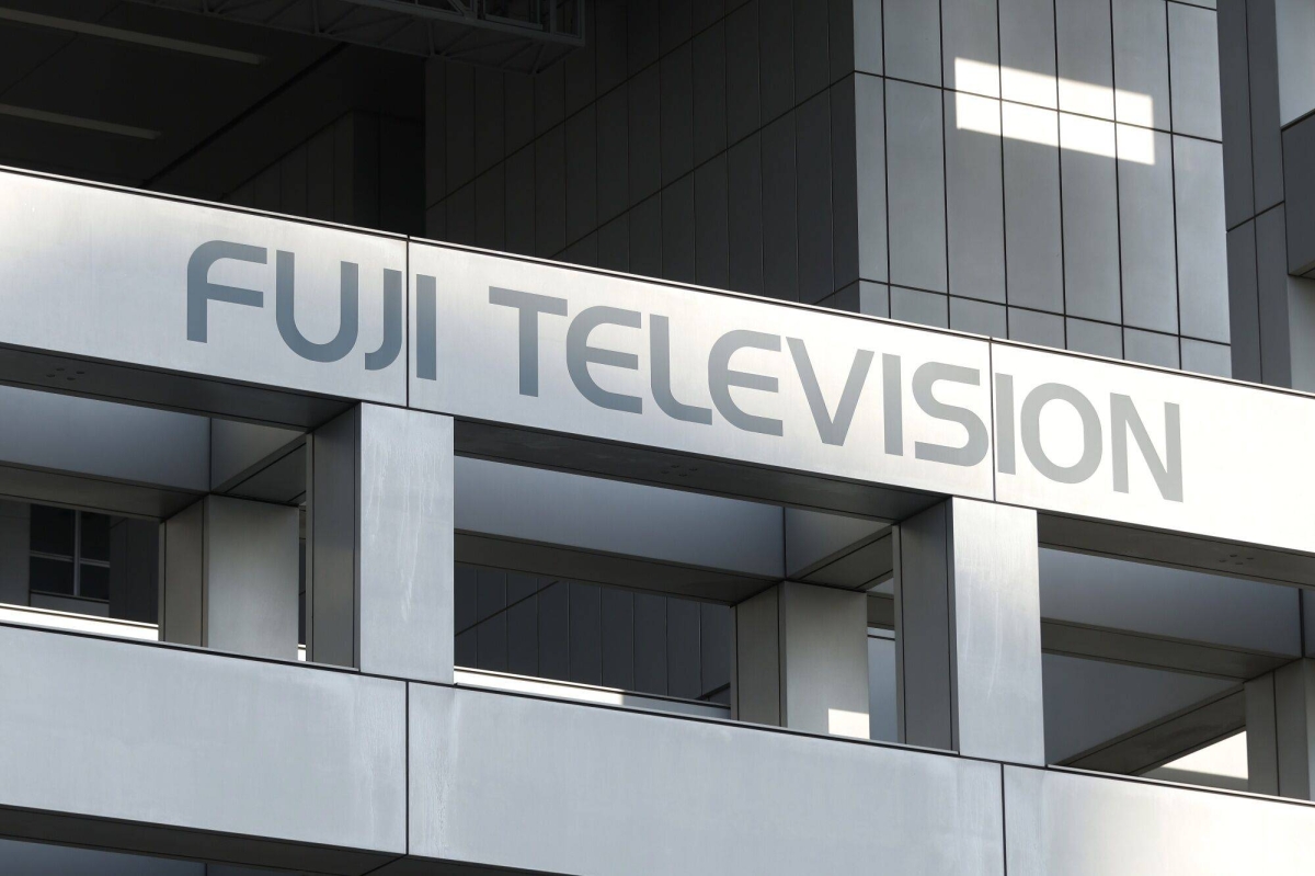 Fuji TV president resigns due to Masahiro Nakai scandal.