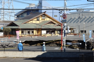 74-year-old truck driver trapped in Saitama sinkhole for third day