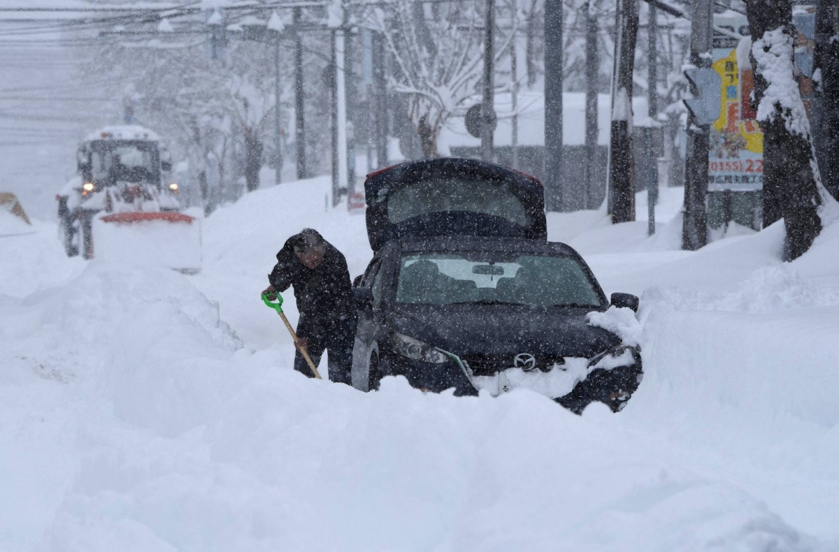 Heavy snow in Japan to persist through Sunday, disrupting travel