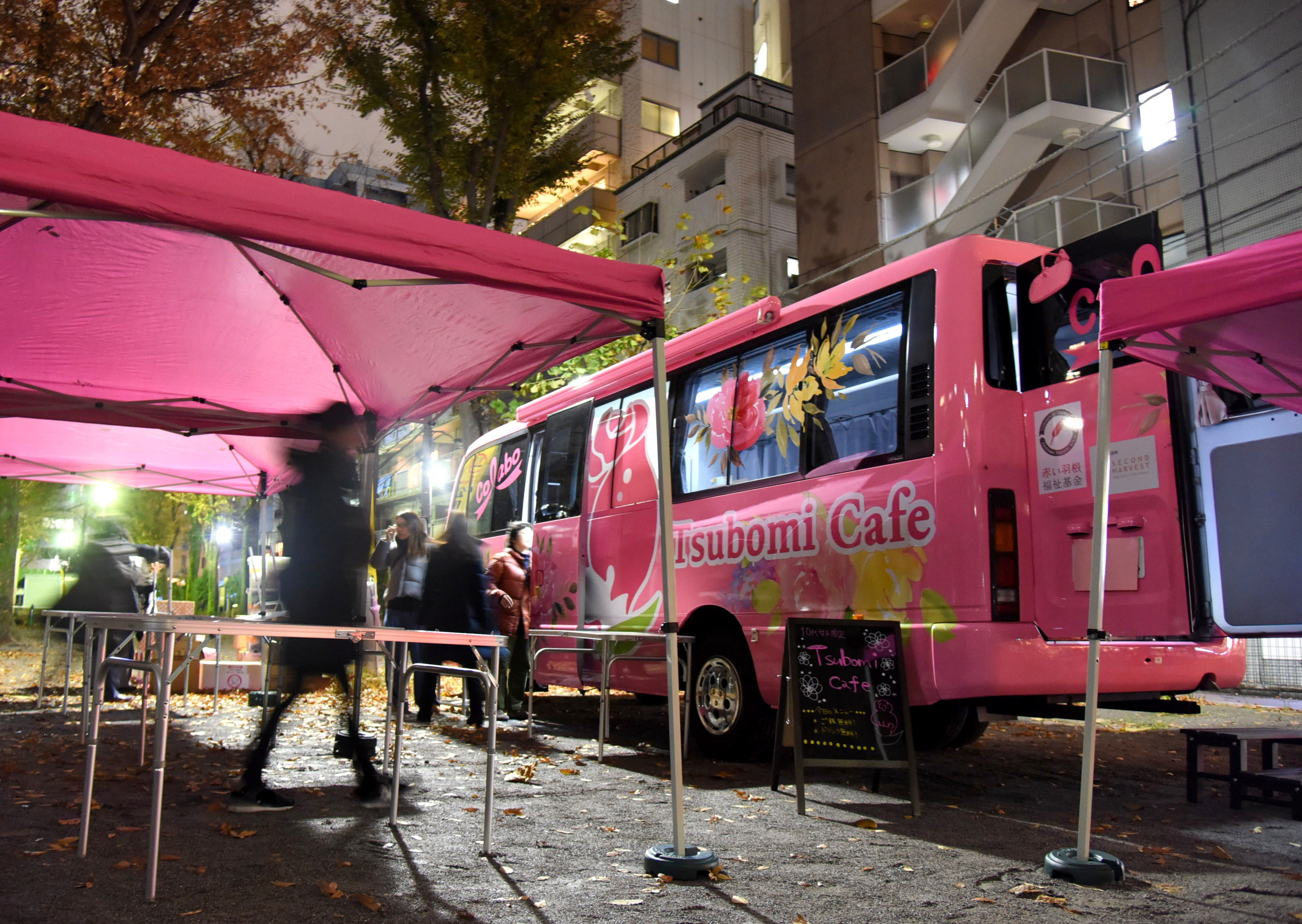 Tokyo bus cafe, a safe haven from sexual exploitation for troubled young girls photo
