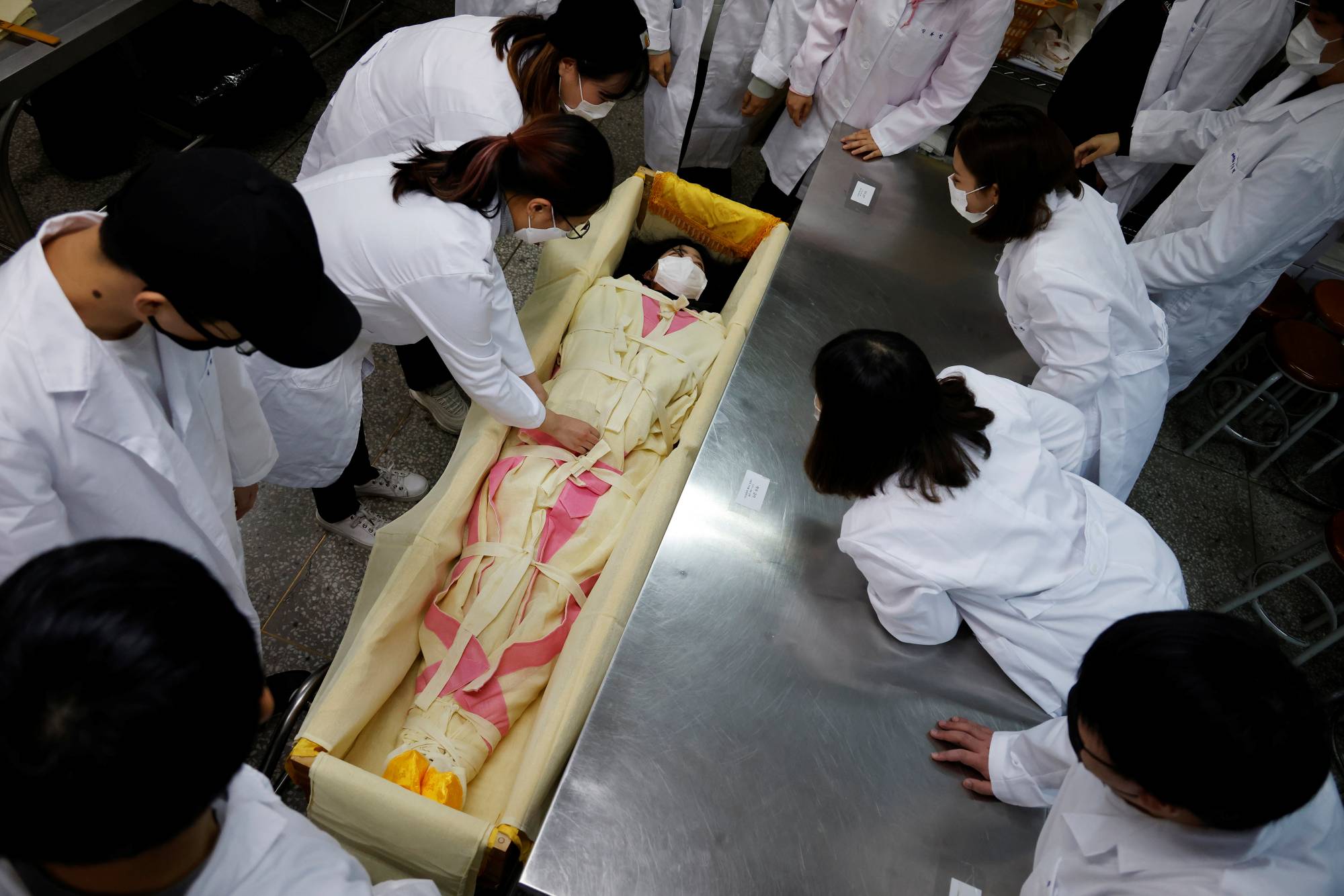 Women handling the dead: More female morticians in South Korea as taboo  fades - The Japan Times