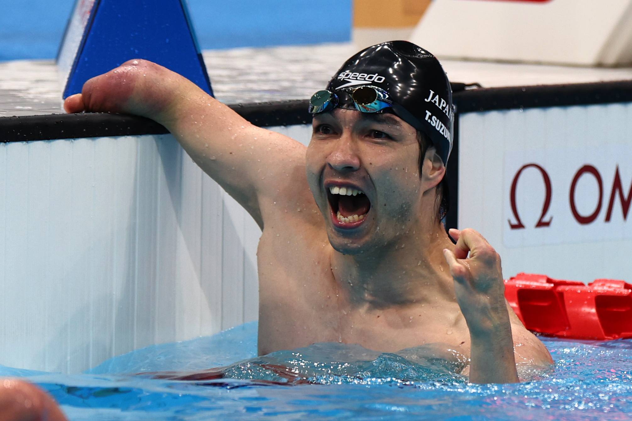 Swimmer Takayuki Suzuki wins Japan's first gold of the Tokyo