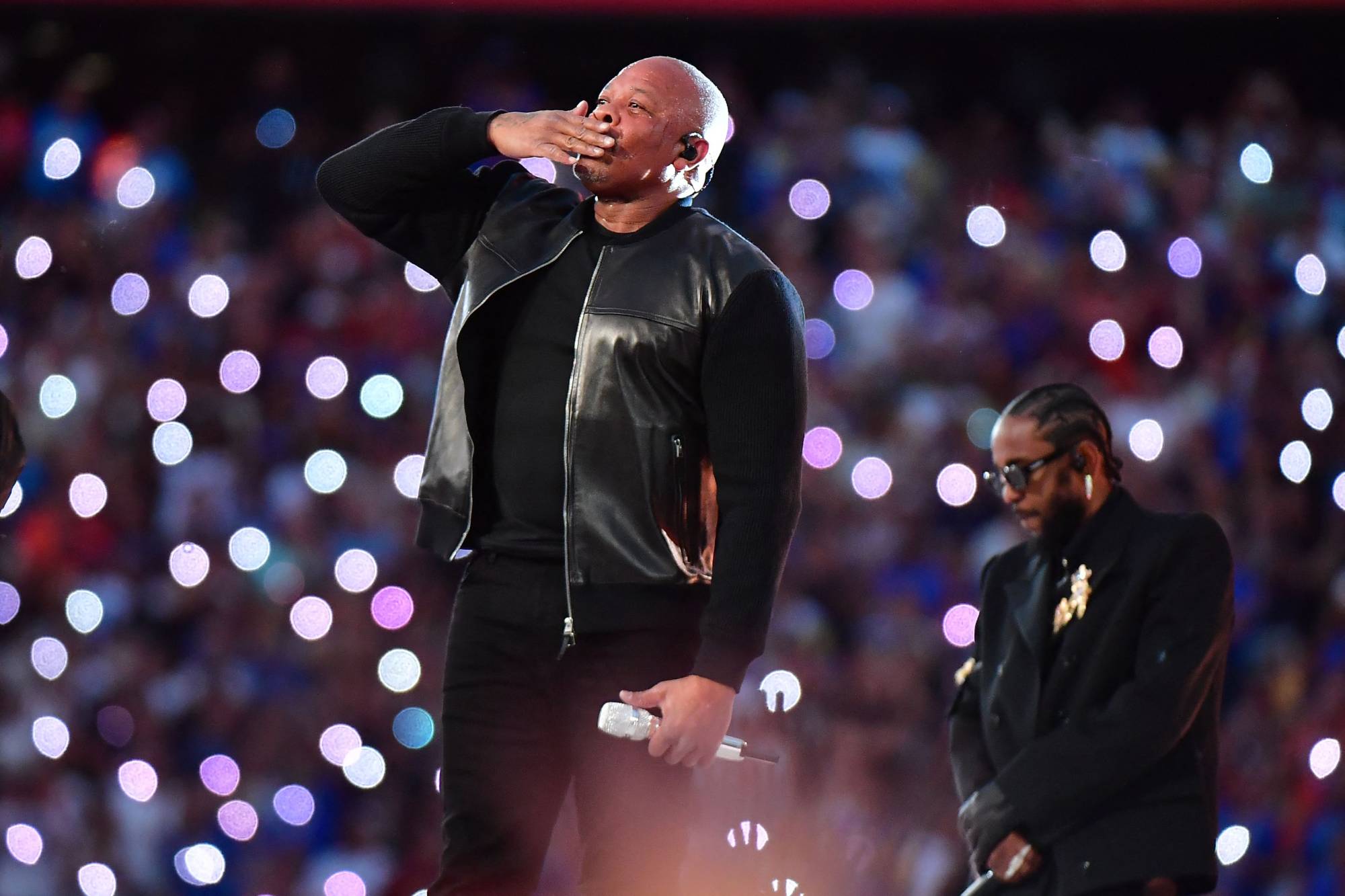 Rap takes over Super Bowl halftime, balancing celebration and protest - The  Japan Times