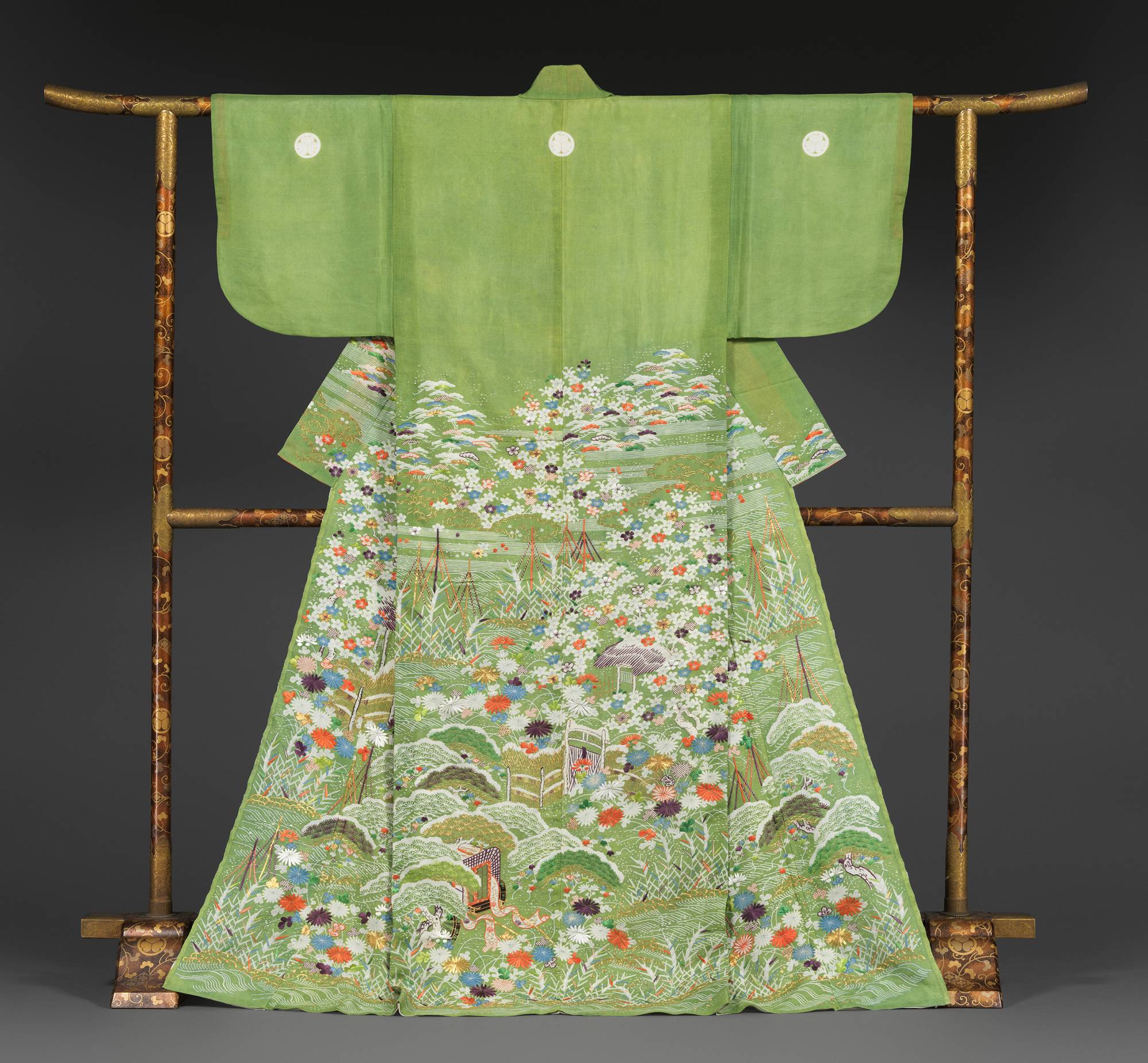 Kimono Designs: 9 Must-See Japanese Masterpieces