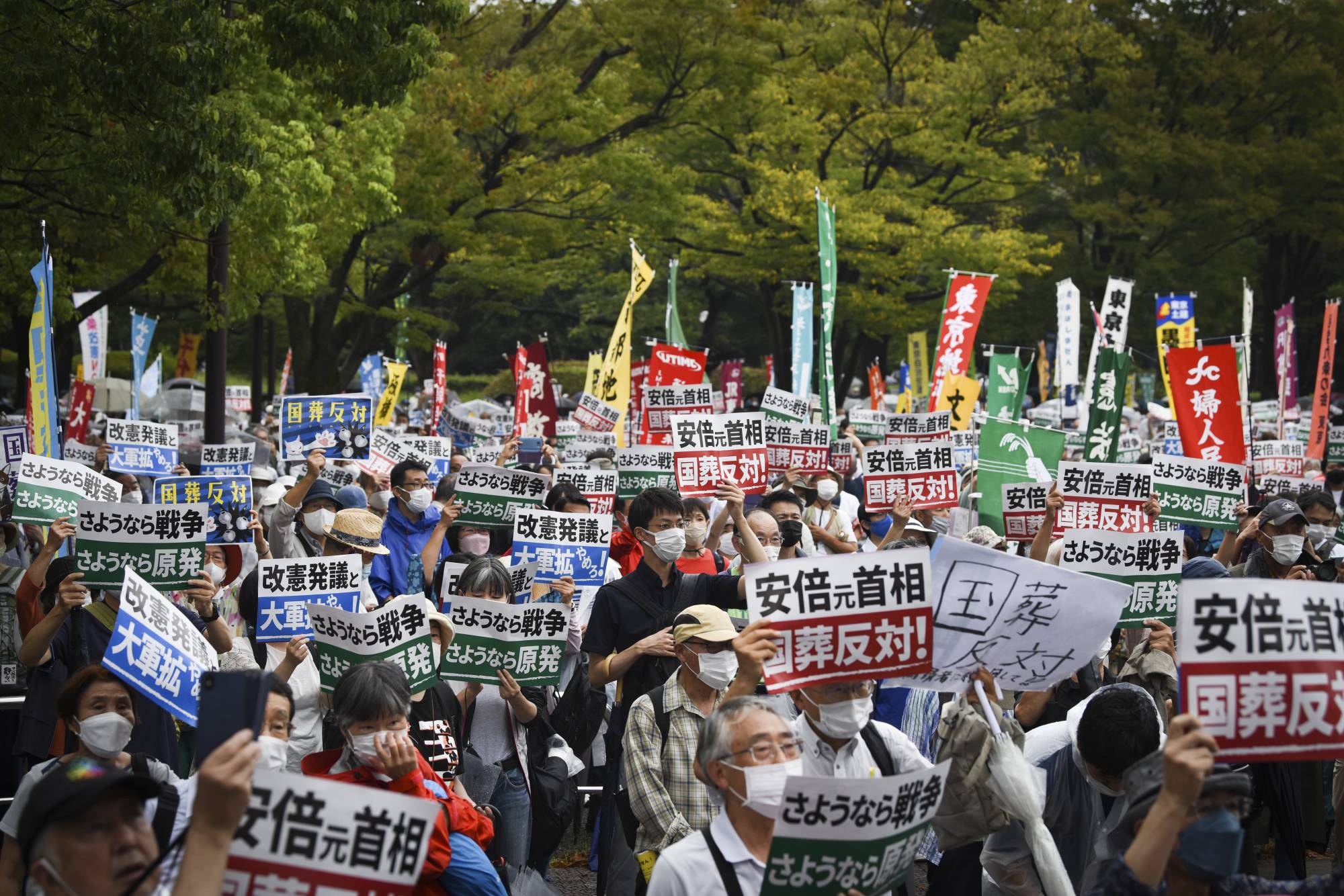 Japan's Leader Tries to Honor Abe's Legacy, While Building His Own - The  New York Times