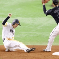 SoftBank\'s Masaki Mimori (left) steals second base during the team\'s win against the Marines in Fukuoka on Monday. | KYODO