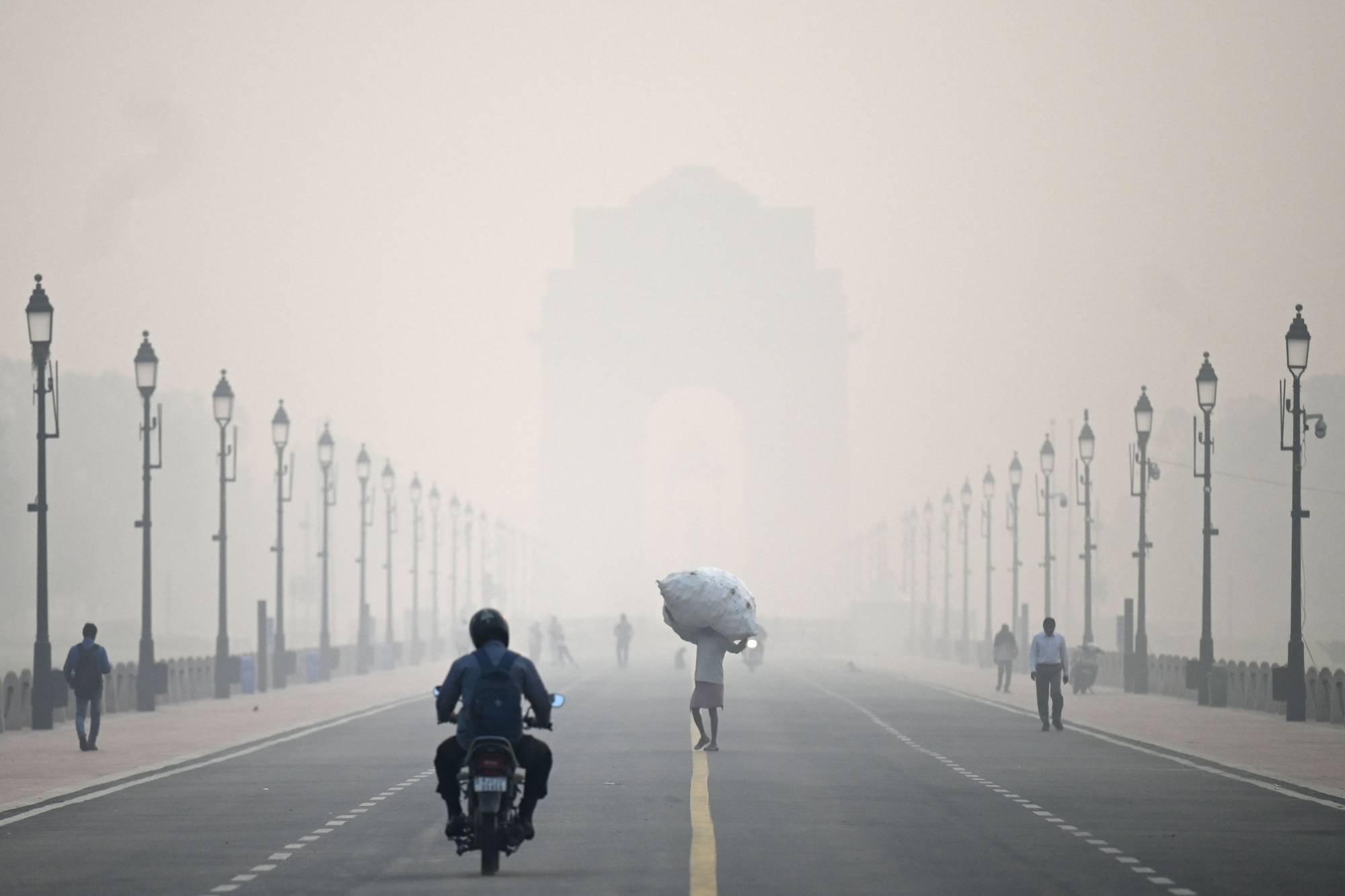 Beijing is fixing its foul air. Why can't New Delhi? - The Japan Times