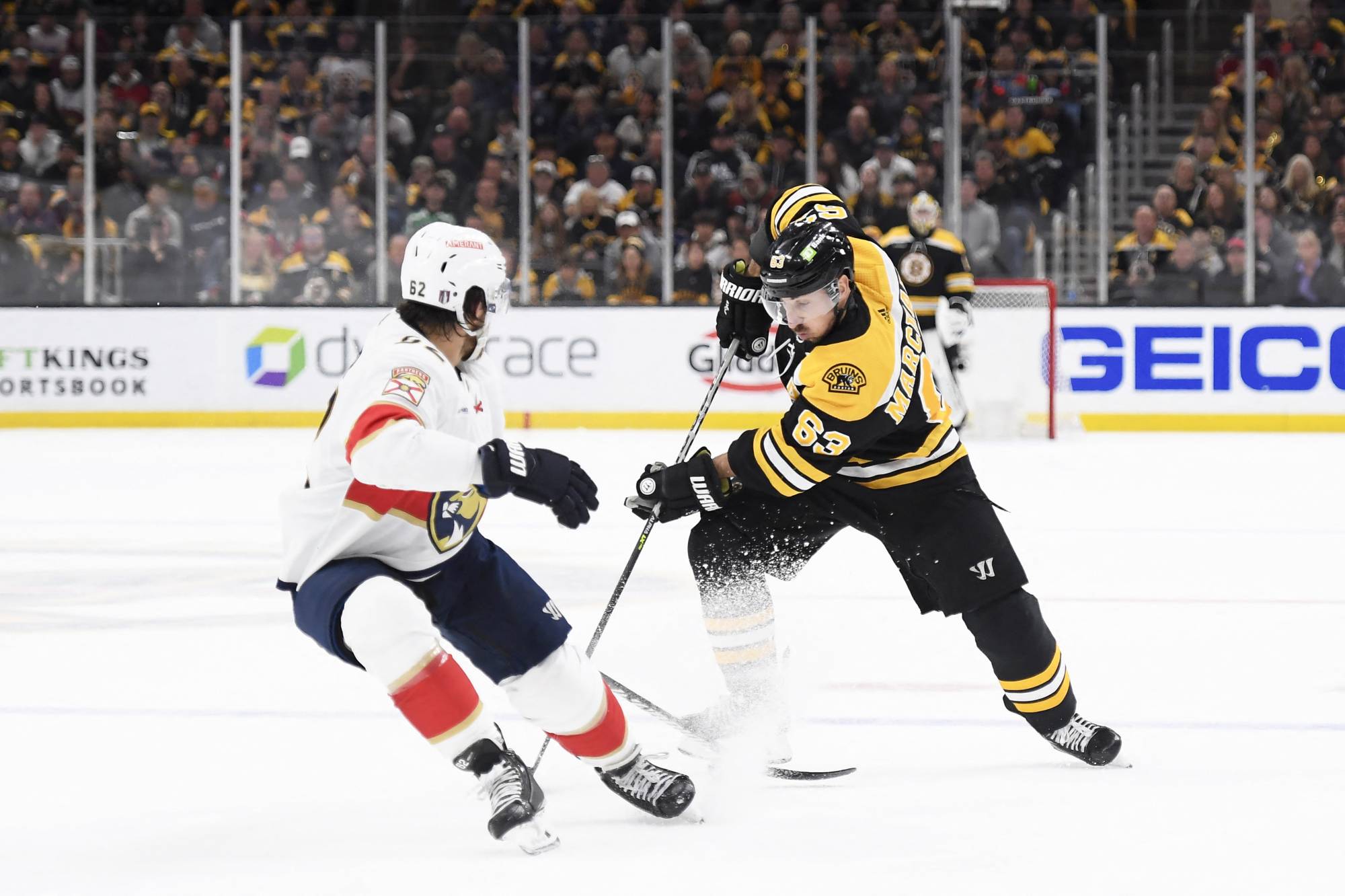 Bruins' record-breaking season ends with early exit as Panthers