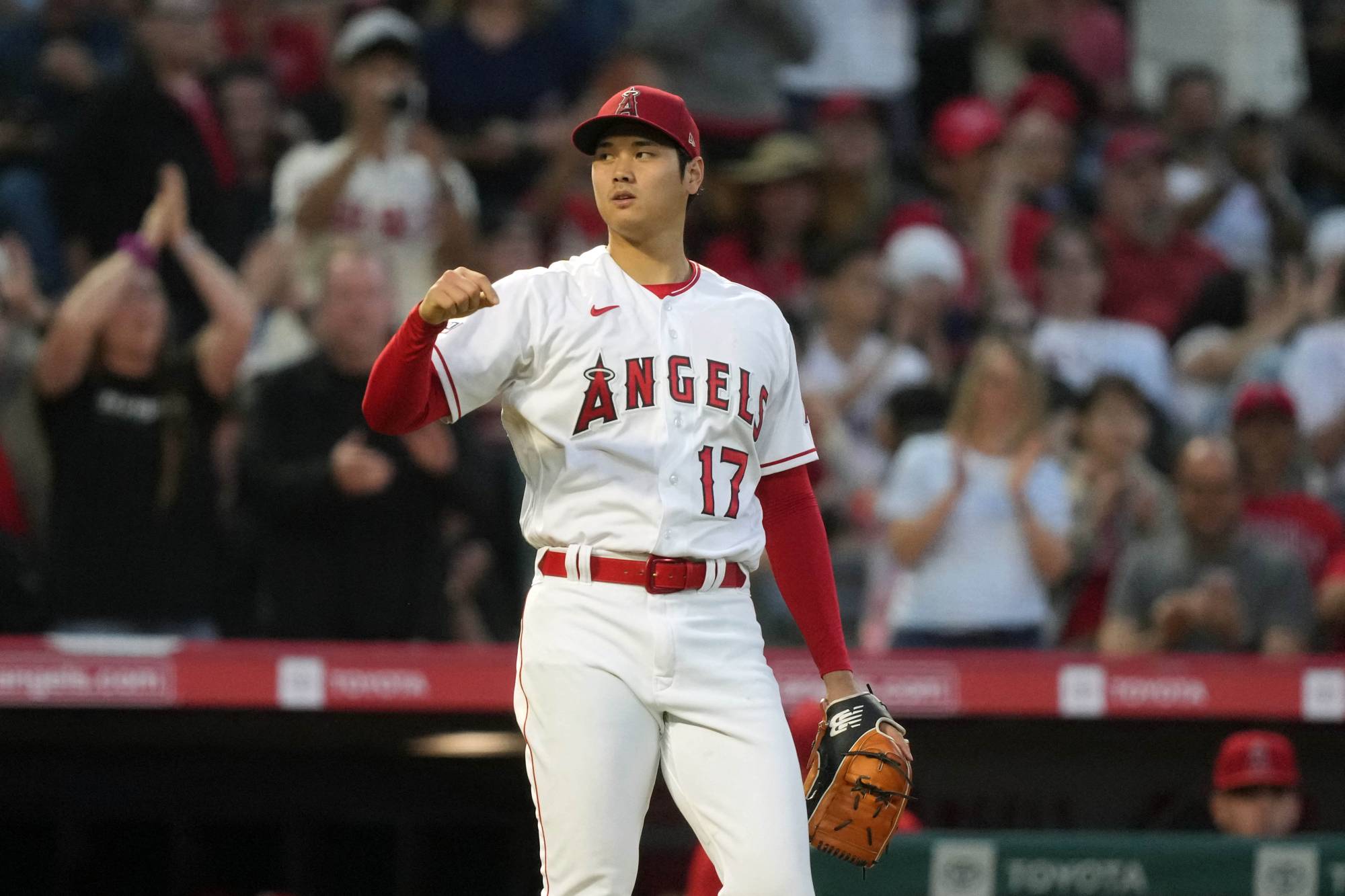 Shohei Ohtani's start against Padres pushed back due to cracked