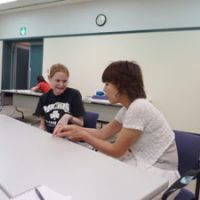 Let\'s learn: An American woman and Japanese volunteer take part in the \"Let\'s Chat in Japanese\" monthly program organized by Minato International Association at Mita NN Hall in Minato Ward, Tokyo. | MAMI MARUKO PHOTO