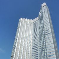 End of an era: The Grand Prince Hotel Akasaka towers over Tokyo\'s Akasaka district. The 40-story bubble era icon will close at the end of March. | KYODO PHOTO