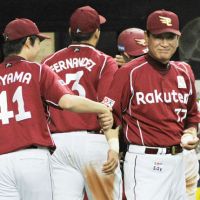 Milestone moment: Eagles manager Senichi Hoshino receives the winning ball from pitcher Koji Aoyama after his 1,000th managerial victory on Friday. | KYODO