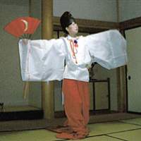 Makiko Sakurai as Shizuka Gozen | COURTESY OF KYOTO NATIONAL MUSEUM