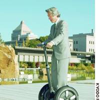 Prime Minister Junichiro Koizumi rides his Segway at the Prime Minister\'s Official Residence on Friday. | PHOTO COURTESY OF THE WORLD WIDE FUND FOR NATURE/KYODO