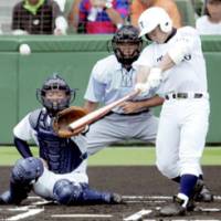 Starting with a bang: Toho\'s Yusuke Yamada hits a home run on the game\'s first pitch to set the pace for the Aichi Prefecture school\'s 15-10 victory over Hokkaido\'s Hokkai in the first round of the National High School Baseball Championship on Wednesday at Koshien Stadium. | KYODO PHOTO
