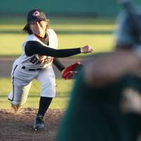 Good experience: Despite an 0-4 record this season with the Chico Outlaws, Eri Yoshida gained confidence in herself as a pitcher and she\'s eager to make adjustments to her game for the future. | KYODO PHOTO