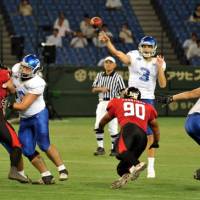 Banner debut: IBM quarterback Kevin Craft completed 49 of 59 passes for 439 yards against Fujitsu on Thursday night in the 2012 X League opener at Tokyo Dome. The Frontiers defeated Craft and the Big Blue 24-20. | YOSHIAKI MIURA