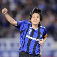 Clincher: Gamba\'s Yasuhito Endo celebrates his game-winning goal against Kyoto Sanga on Wednesday in Osaka. Endo\'s strike in the 54th minute gave Gamba a 1-0 victory. | KYODO PHOTO