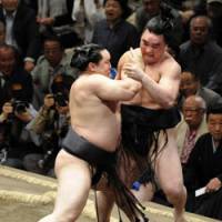 Overpowering: Yokozuna Asashoryu forces out sekiwake Ama on Monday during the Summer Grand Sumo Tournament at Tokyo\'s Ryogoku Kokugikan. | KYODO PHOTO