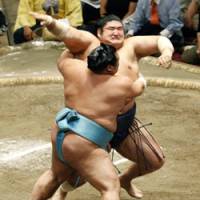 Foot fault: Toyonoshima puts his foot outside the ring just before sending ozeki Kotomitsuki flying into the crowd at Tokyo\'s Ryogoku Kokugikan in the Autumn Grand Sumo Tournament on Friday. | KYODO PHOTO