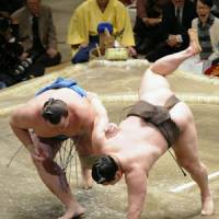 On the offensive: Baruto (left) outduels Mongolian yokozuna Hakuho on Saturday in the New Year Grand Sumo Tournament at Tokyo\'s Ryogoku Kokugikan. | KYODO PHOTO