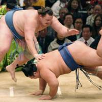In the hunt: Baruto, who is one win off the pace, drops Kotoshogiku to the dirt on Saturday in the Spring Grand Sumo Tournament in Osaka. | KYODO PHOTO
