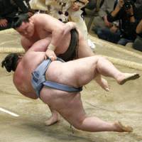 Yokozuna Hakuho muscles down Gagamaru on Friday, the sixth day of the  Summer Grand Sumo Tournament at Tokyo\'s  Ryogoku Kokugikan. | KYODO