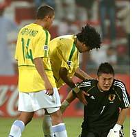 Brazil\'s Daniel tries to comfort Japan goalkeeper Eiji Kawashima after Brazil beat Japan 5-1 in the quarterfinals of the World Youth Cup on Friday. | REIJI YOSHIDA PHOTO